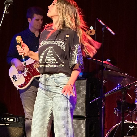 Meet your Posher, Carly - Picture 4 of 4